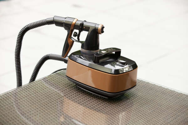 Aura Xena Spray Tanning Machine - Image 3